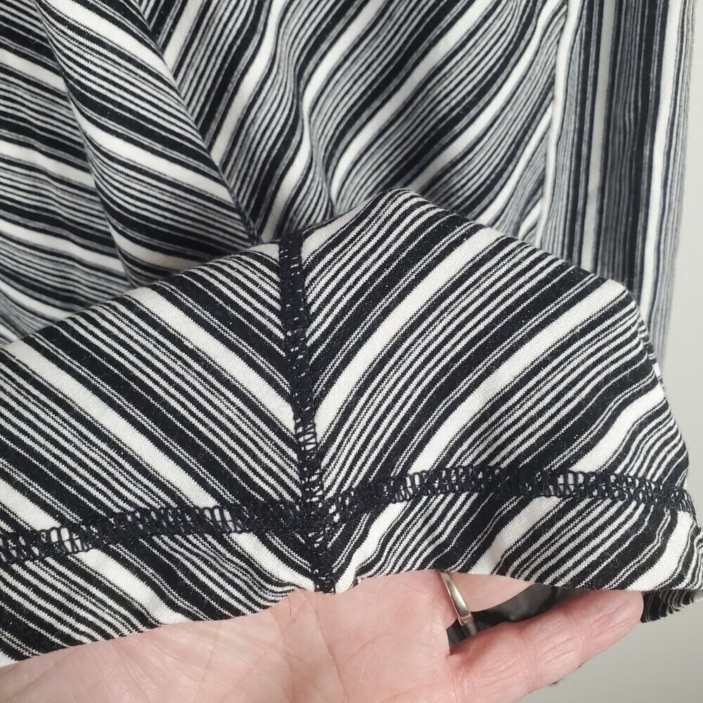 T By Talbots Shift Dress Small Black White Stripe Bodycon Pockets Athleisure - Picture 13 of 16
